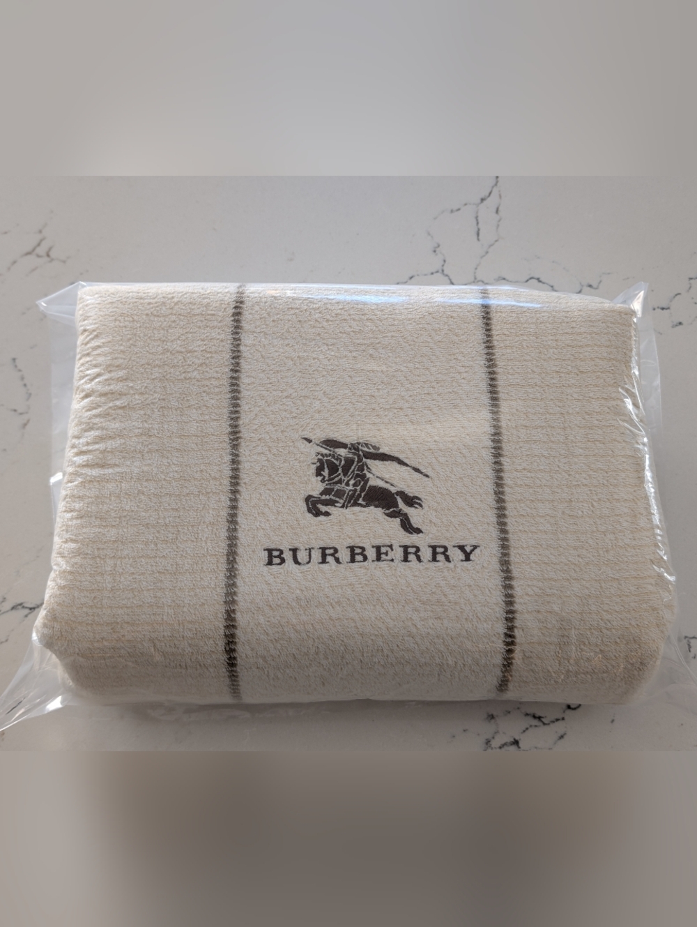 Burberry Nova Check Blanket - EUC - Cream 77x54 Inches - Picture 6 of 16